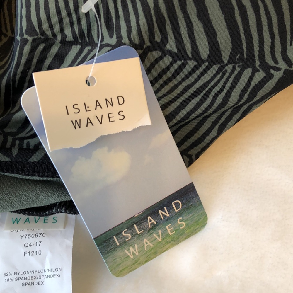 NEW Island Waves Women’s Tankini Top in Tropical Black and Green. NWT MFSR: $50. - Picture 7 of 8